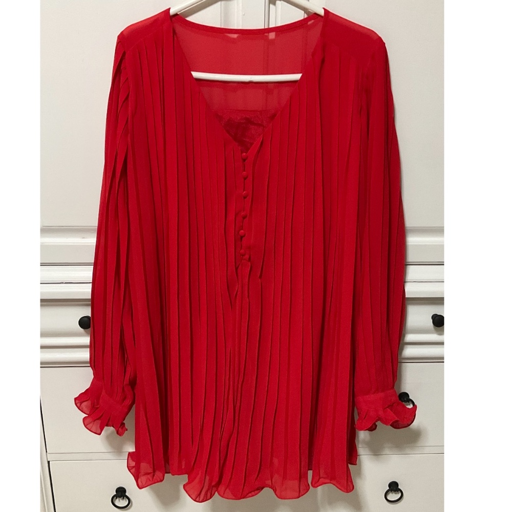 Ladies New Red long sleeve pleated button up V neck romper type blouse Sz Small
